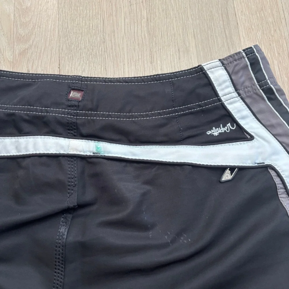Quiksilver Board Shorts Mens 34 Grey Black Fair Embroidered Logo G101509